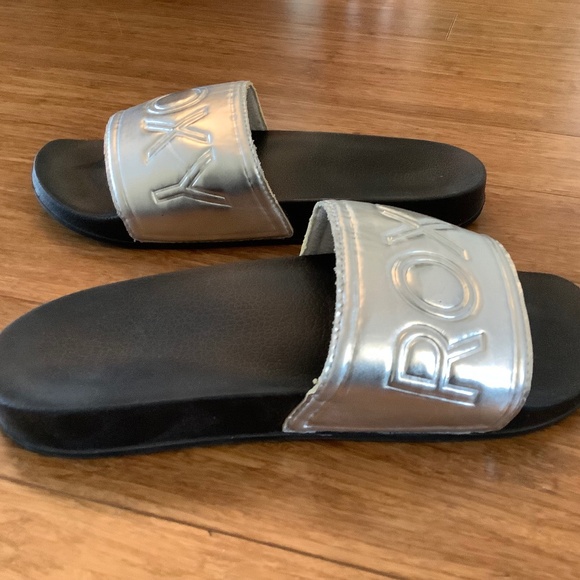 Roxy Slides - Picture 1 of 4